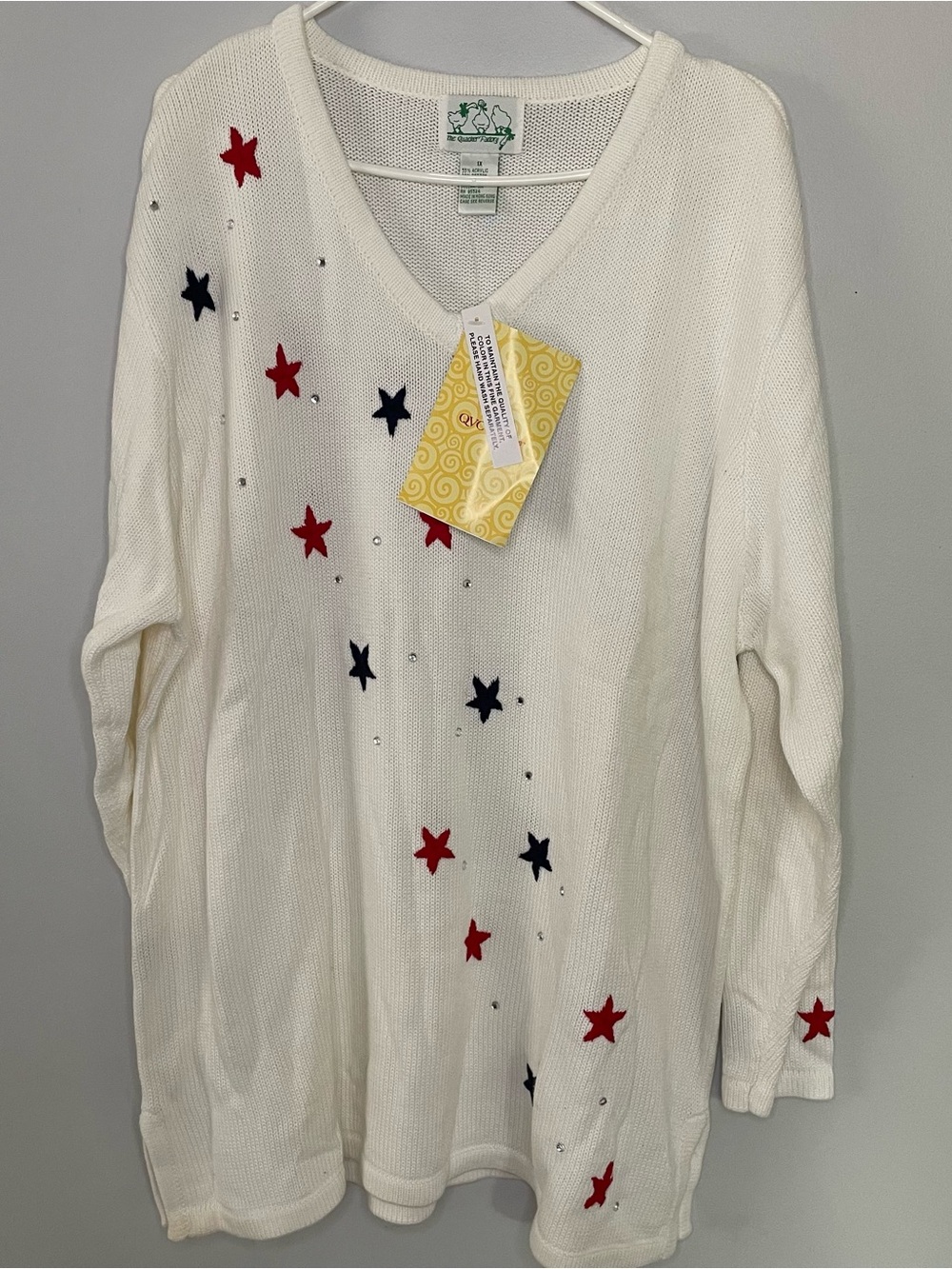 Quacker Factory White V-Neck Sweater with Red & Navy Star Accents